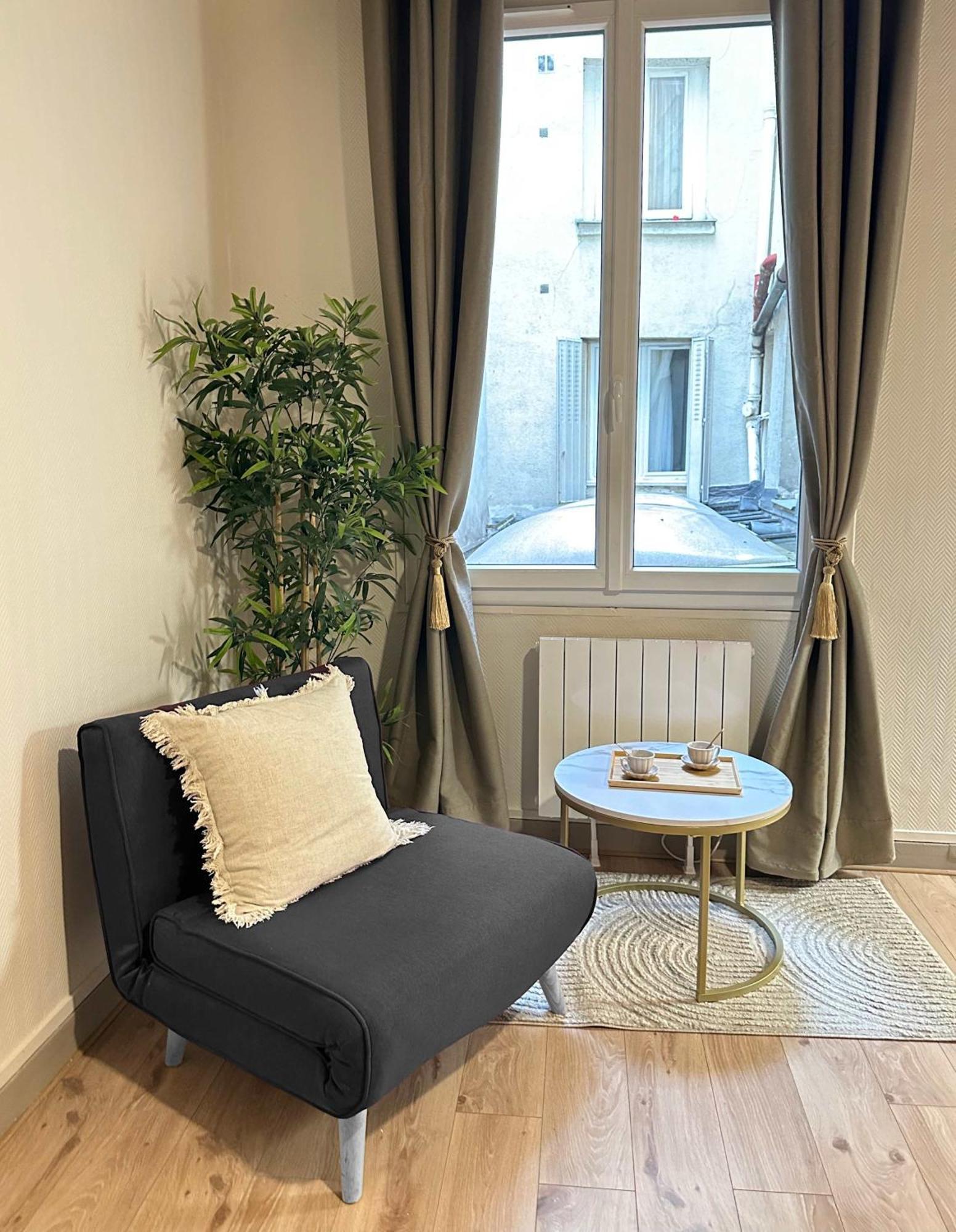 Charming & Unique In Le Marais * Parijs